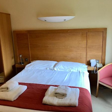 Winford Manor Hotel Bagian luar foto
